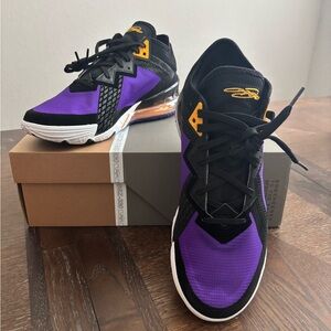 LeBron Nike XVIII Low Mens Purple & blk Shoes;Size 10.5;New w/original box